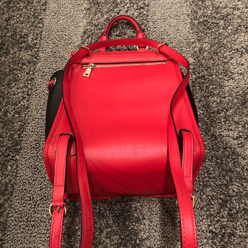 ❤️Moschino Versatile Backpack/Crossbody - Picture 2 of 8